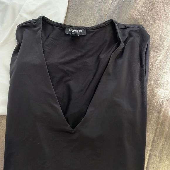 *New* V-Neck Bundle   - Picture 3 of 11